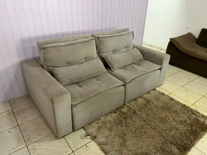 Vendo sofá retrátil e reclinável madeiramento maciço usado Entrego *
