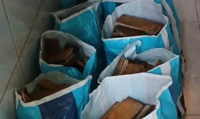 300 Tacos de madeira usados 7X21 R$ 200,00 tudo ou R$ 1,00 unitário