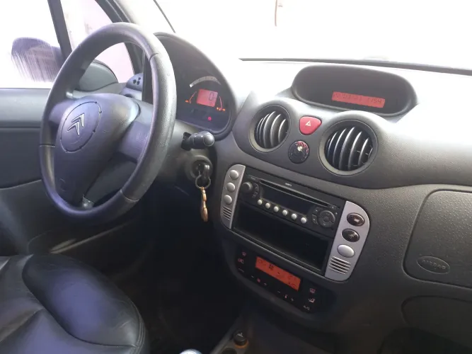 Citroen C3 Exclusive 1.4 Flex 8V 5P 2011