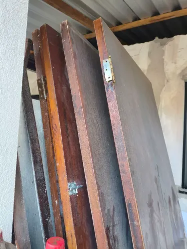 Porta, caixinha e maçaneta