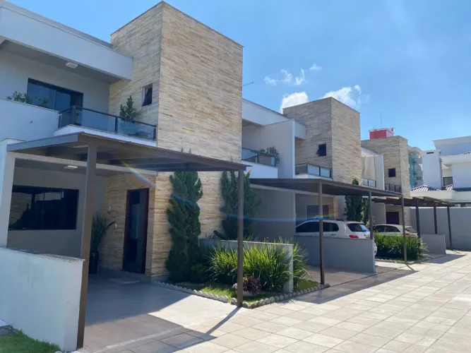 GEMINADO DE ESQUINA RESIDENCIAL CAMPO BELLO
