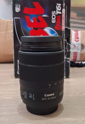 ? Lente Canon NANO USM EF-S 18-135mm f/3.5-5.6 - SEMI NOVA IMPECÁVEL ?<br>