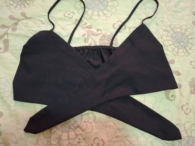 Top cropped Preto