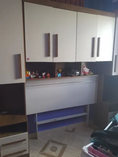 Guarda roupa mais cabeceira aceito troca por uma tv  funcionando perfeito 43 polegada 