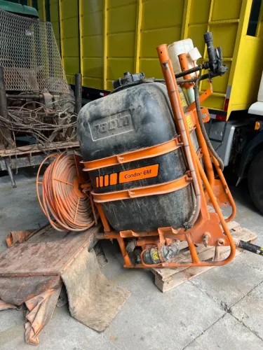 Pulverizador Jacto Condor EM