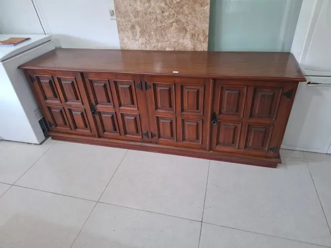 Buffet de madeira