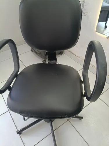 Cadeira hidráulica usada