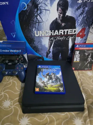 PS4 SLIM / 1 TB COM DOIS CONTROLES / 2 JOGOS ORIGINAIS  / CAIXA 