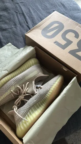 Tênis adidas yezzy