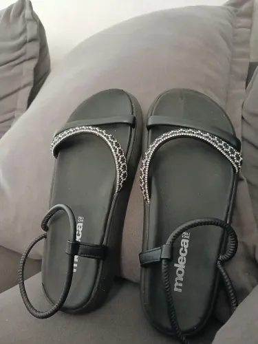 Papete Flatform com Strass, da marca Moleca.