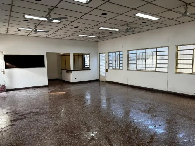 Casa Comercial para alugar na Avenida Alzira Vargas do Amaral Peixoto, Laranjal, São Gonça