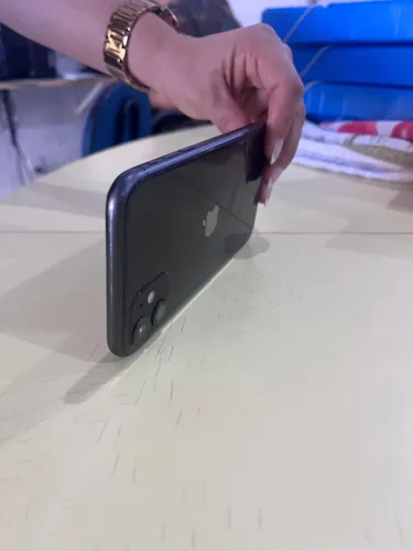 iPhone 11 Preto 128 GB - Seminovo | R$ 1.200