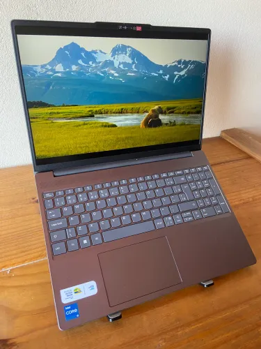 Notebook Lenovo i5 13ª Geração / UHD Graphics / 8GB RAM / 512SSD / Tela 15.6? WUXGA