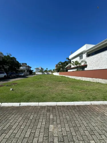 Terreno em Condomínio Fechado no Campeche com 371m²