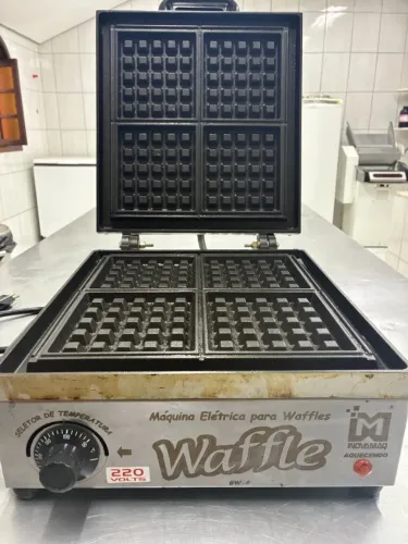 Máquina de Waffle Profissional Antiaderente