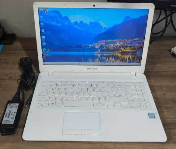 Notebook Samsung i3 6 Ger / 4 GB Ram / 120 GB SsD / 1 a 2 Hrs Bateria / Carregador / 15.6