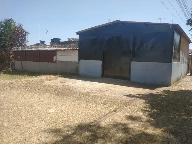 Galpao / Igreja / Oficina + Casa de Fundo