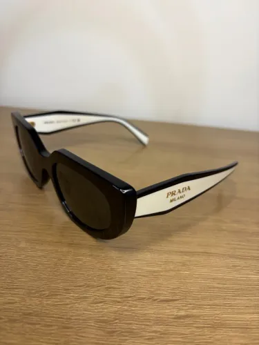 Óculos Prada Milano PR D02S - Novo, Sem Uso | Luxo Italiano