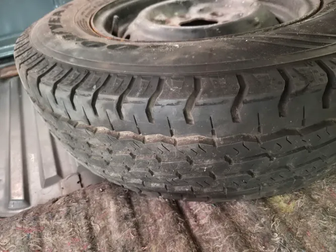 Pneu 185 r14 Kombi 