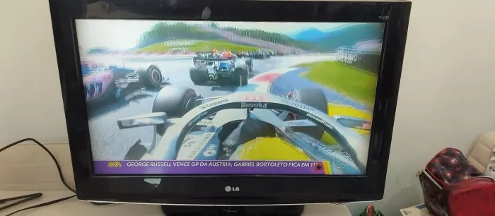 TV LG 32 POLEGADAS(PEQUENO DEFEITO)