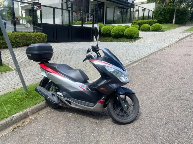 Honda PCX 150 Sport 2018 OPORTUNIDADE com manual e chave reserva!