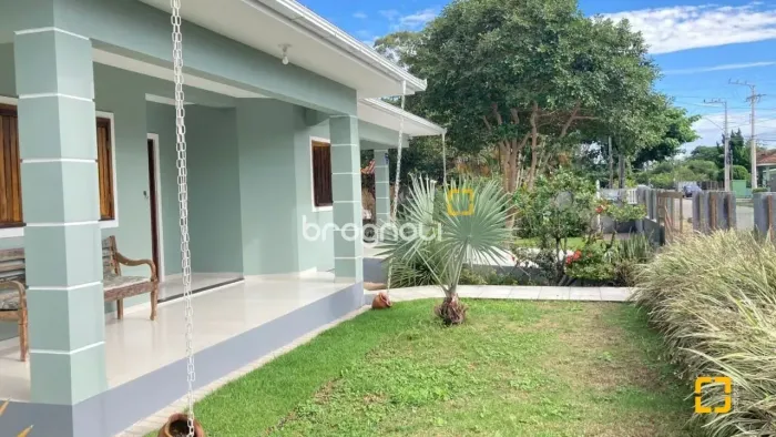 Casa térrea à venda com 3 dormitórios no Campeche/ Florianópolis-SC