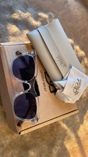 Óculos de Sol marca Dgg original lente azul polarizada , completo na caixa 100,00