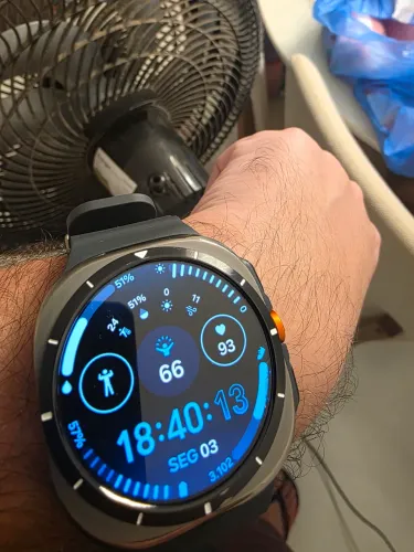 Samsung Galaxy Watch Ultra ? trinca interna, funcionando normalmente