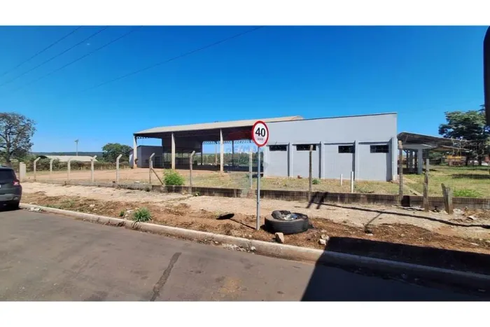 Terreno comercial com 8000 m² no Distrito Industrial