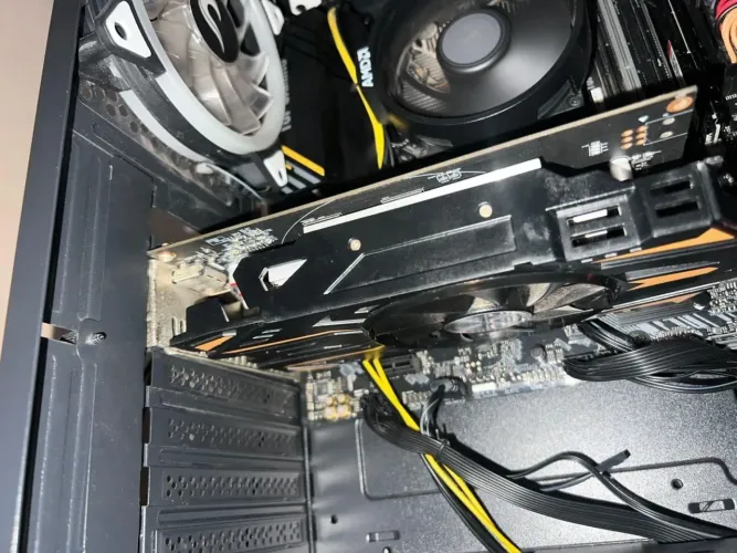 PLACA DE VIDEO RX 550 SERIES 2 GB VRAM