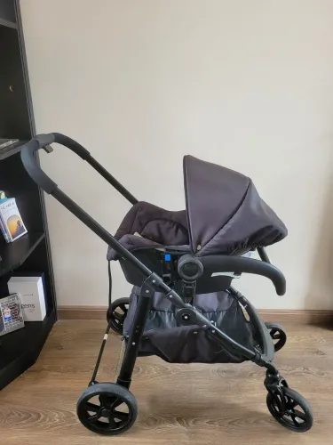 Carrinho de bebê com bebê conforto para retirar hoje