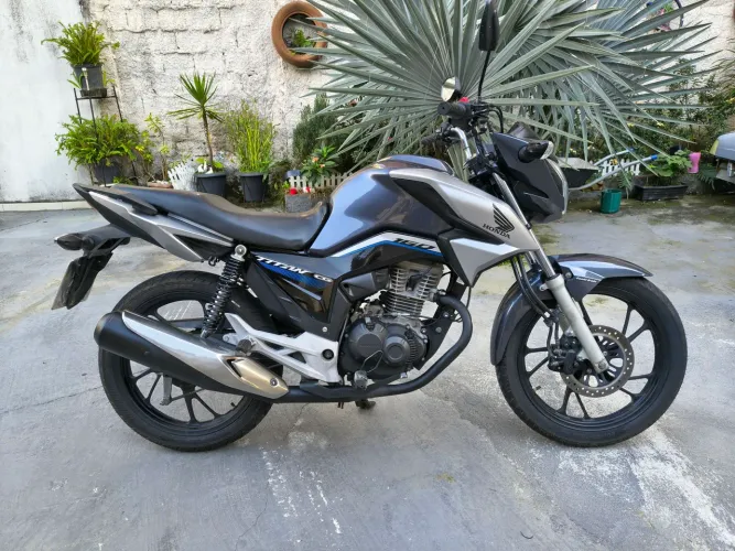Titan 160 Novinha