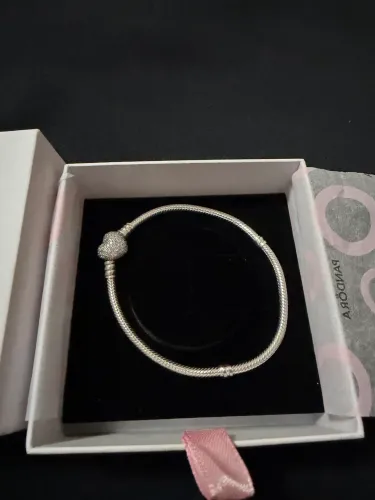 Pulseira/Bracelete Prata em Trama e Fecho Coração Brilhante