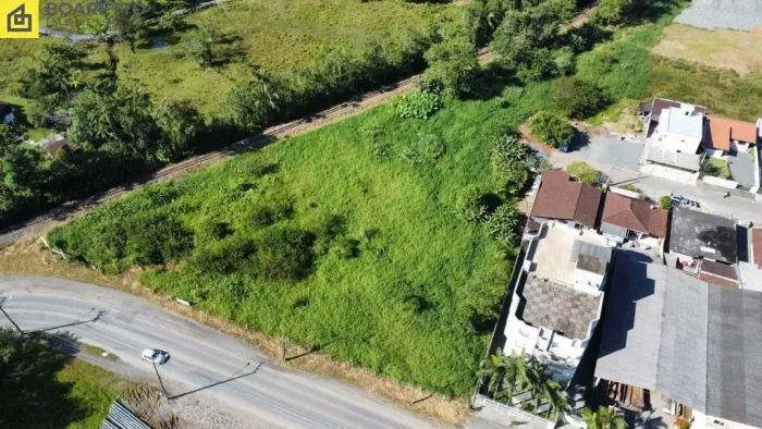 Terreno comercial no bairro Nova Brasília, em Joinville. 3.791 m² de área.