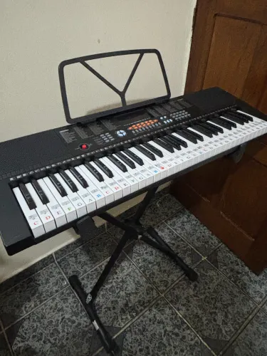 Teclado 61 Teclas + 128 Ritmos + Adesivos até 88 Teclas + Suporte X 
