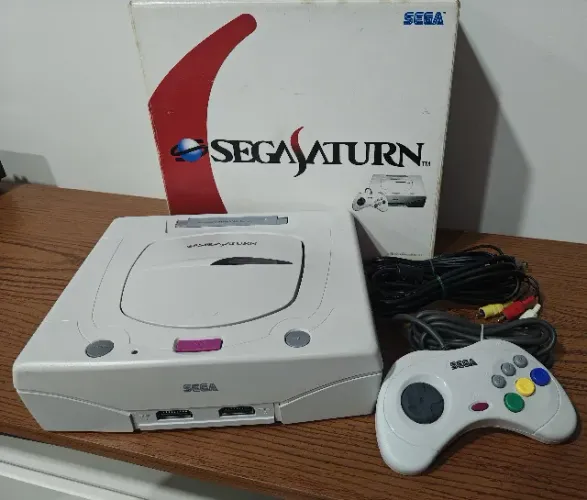 Console Sega Saturn Branco Na Caixa Completo Serial Batendo