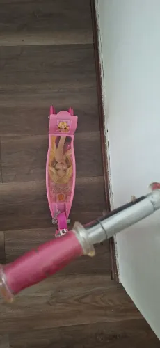 Vendo patinete infantil, altura do guidão ajustável, com 3 rodas, com freio .R$ 65,00