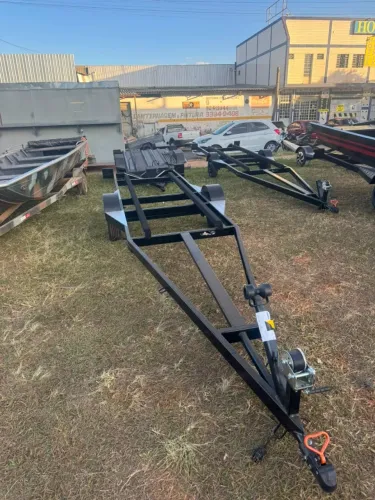 Reboque p/ barco 5 Metros funcional para acomodar diferentes cargas