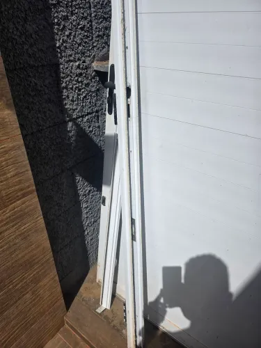 Porta de alumínio 90cc muito nova