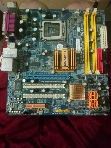 placa-mãe Gigabyte GA-945GCMX-S2.
