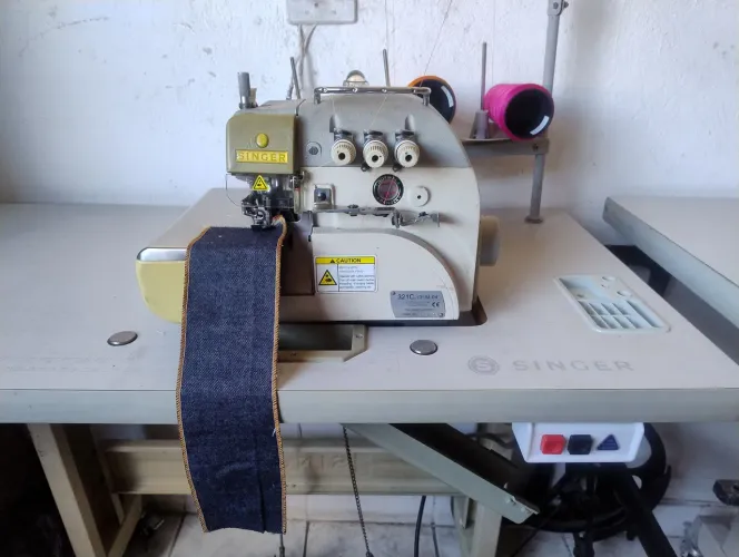 Overloque Singer 3 fios semi nova