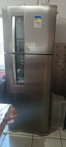 Vendo geladeira eletrolux mas tem que colocar o gás.