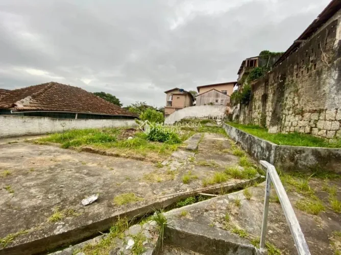 Terreno à venda no Centro em Florianópolis - com 300m²