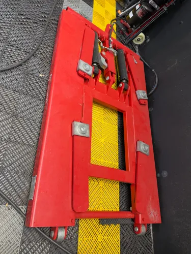 Elevador pantográfico para estética automotiva