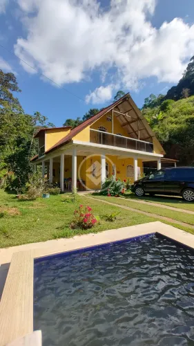 Casa de montanha ampla com piscina e lago. 10 mil mestros de verde na região serrana mais 