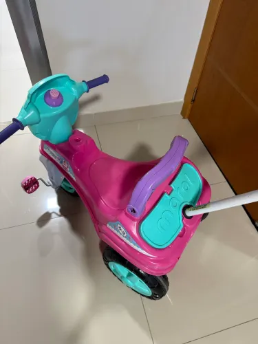 Triciclo infantil feminino