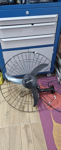 Ventilador de parede Ventisol Comercial preto 200w com 3 pás de plástico 60 cm de diâmetro