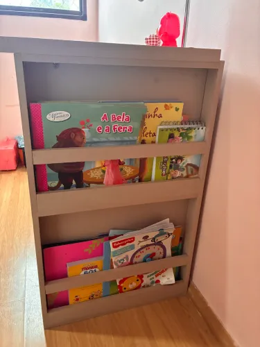 Bancada de estudos com porta livros
