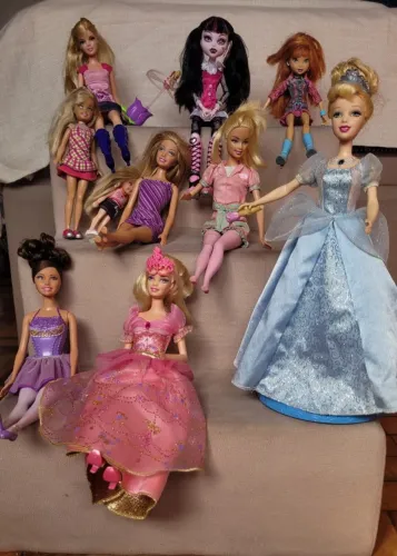 Kit de bonecas Barbie e outras