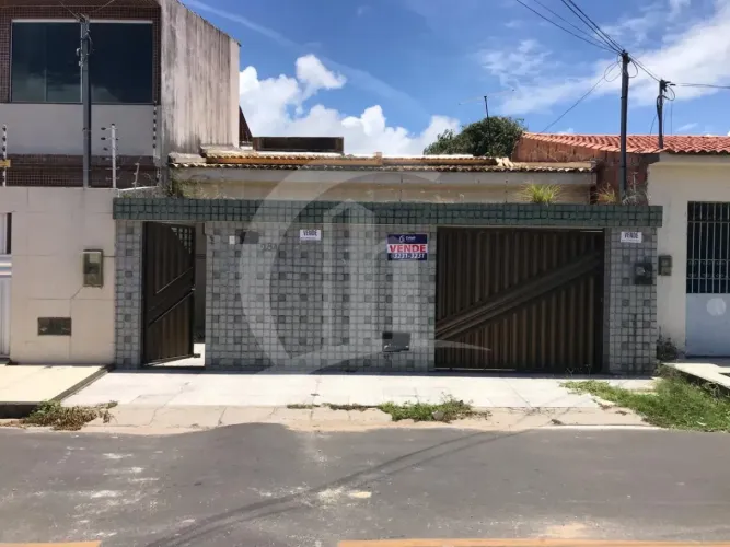 Casa Residencial de 144m² com 3 Quartos para Venda no Bairro Barra dos coqueiros centro